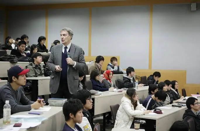 Seoul National University Club and student life featuring students attending a university classroom lecture
