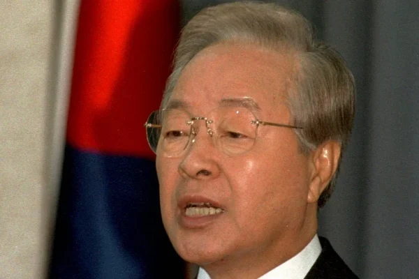 Seoul National University Club article featuring a notable Seoul National University alumnus and South Korean public figure