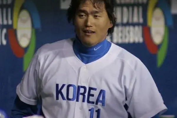 Hee-seop Choi, notable Korea University alumnus and professional baseball player